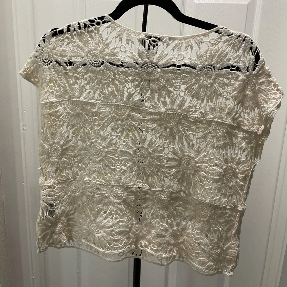 🛑 Forever 21 Cream Crochet Knit/Lace Top - Picture 2 of 3